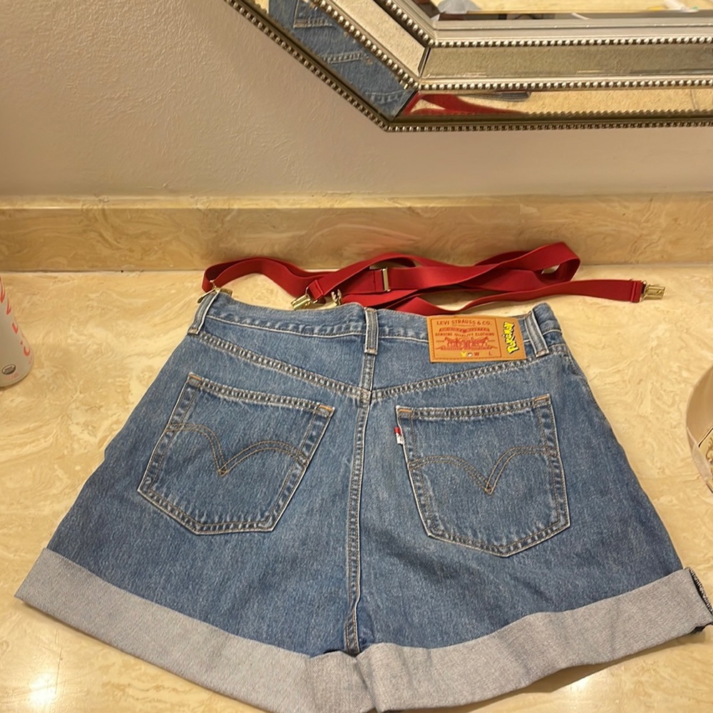 Levi’s Pokémon misty shorts size 31 high loose short